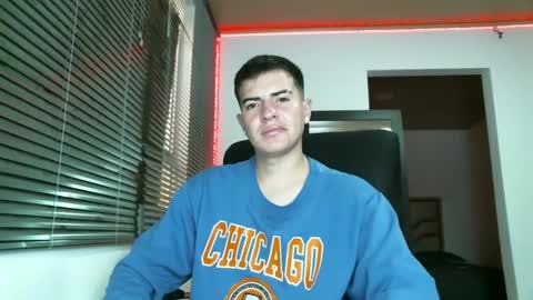 Snapshot of franccesco_699 chatting on February 6, 10:43 pm franccesco_699 online show from February 6, 10:43 pm