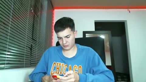Snapshot of franccesco_699 chatting on February 11, 12:17 am franccesco_699 online show from February 11, 12:17 am