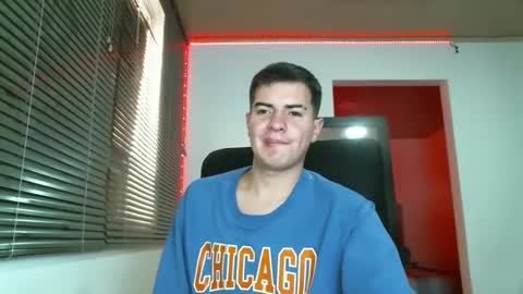 Snapshot of franccesco_699 chatting on February 11, 4:35 pm franccesco_699 online show from February 11, 4:35 pm