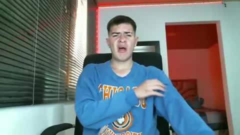 Snapshot of franccesco_699 chatting on February 13, 3:35 pm franccesco_699 online show from February 13, 3:35 pm