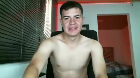 Snapshot of franccesco_699 chatting on February 17, 4:15 pm franccesco_699 online show from February 17, 4:15 pm
