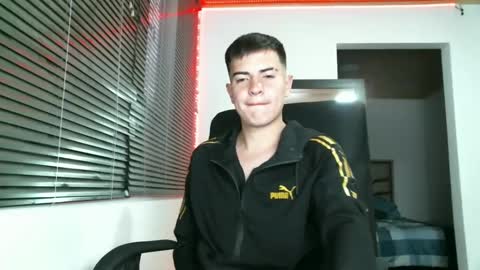 Snapshot of franccesco_699 chatting on February 21, 11:10 pm franccesco_699 online show from February 21, 11:10 pm