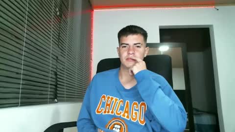Snapshot of franccesco_699 chatting on February 22, 11:46 pm franccesco_699 online show from February 22, 11:46 pm