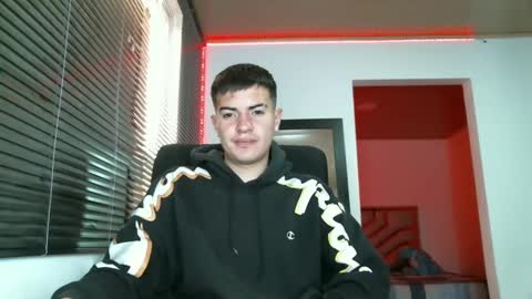 Snapshot of franccesco_699 chatting on February 25, 5:47 pm franccesco_699 online show from February 25, 5:47 pm
