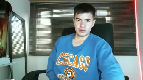 Snapshot of franccesco_699 chatting on March 1, 3:27 pm franccesco_699 online show from March 1, 3:27 pm