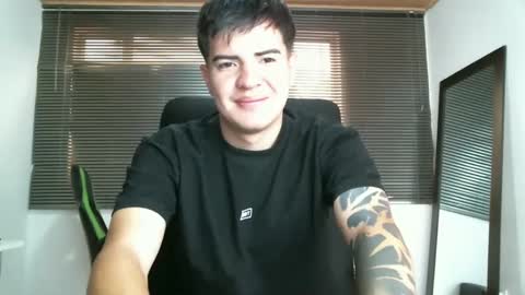 Snapshot of franccesco_699 chatting on September 9, 4:06 pm franccesco_699 online show from September 9, 4:06 pm