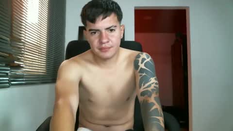Snapshot of franccesco_699 chatting on October 4, 3:32 pm franccesco_699 online show from October 4, 3:32 pm