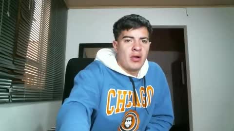 Snapshot of franccesco_699 chatting on October 20, 9:48 pm franccesco_699 online show from October 20, 9:48 pm