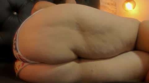 Snapshot of francesca_bbw chatting on February 20, 6:26 am online show from February 20, 6:26 am