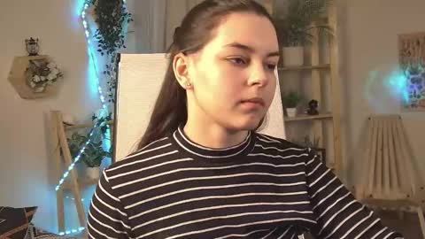 Snapshot of francescacavaliere chatting on May 6, 6:19 am Francesca online show from May 6, 6:19 am