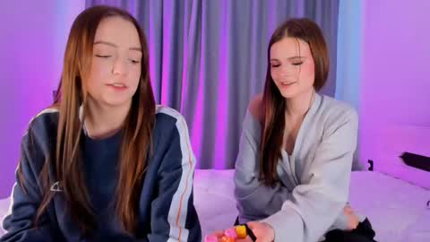 Snapshot of francessmason chatting on February 3, 2:11 pm Marybrown eye Katy gray eye online show from February 3, 2:11 pm