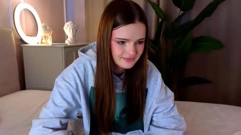 Snapshot of francessmason chatting on February 27, 7:52 am Marybrown eye Katy gray eye online show from February 27, 7:52 am