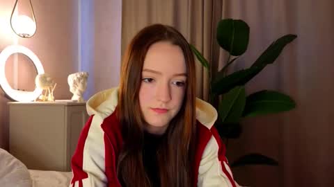 Snapshot of francessmason chatting on March 1, 8:38 am Marybrown eye Katy gray eye online show from March 1, 8:38 am