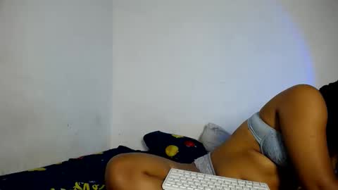 Snapshot of francihot4 chatting on June 10, 2:01 am francihot4 online show from June 10, 2:01 am
