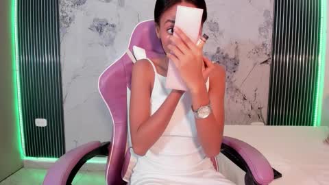 Laura online show from February 12, 7:31 pm