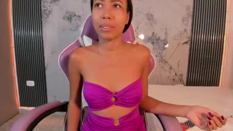 Laura online show from April 16, 7:47 pm