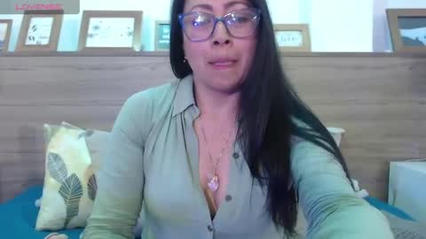 Snapshot of francisca_vera chatting on June 1, 8:32 pm francisca_vera online show from June 1, 8:32 pm