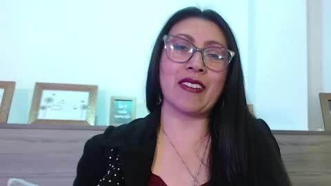 Snapshot of francisca_vera chatting on June 4, 8:37 pm francisca_vera online show from June 4, 8:37 pm