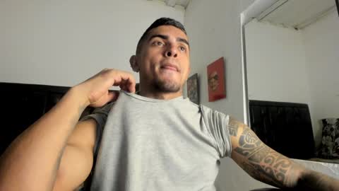 Snapshot of franco_ruiz_ chatting on December 15, 1:13 am franco online show from December 15, 1:13 am