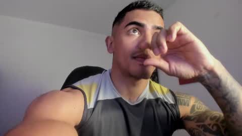 Snapshot of franco_ruiz_ chatting on July 3, 11:22 pm franco online show from July 3, 11:22 pm