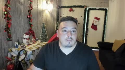 Snapshot of francoisroy chatting on December 2, 9:39 pm Juan online show from December 2, 9:39 pm