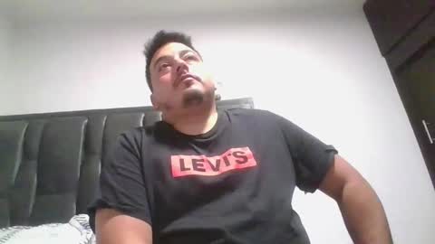 Snapshot of francoisroy chatting on December 18, 3:26 am Juan online show from December 18, 3:26 am