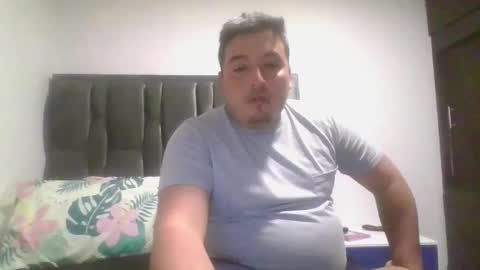 Snapshot of francoisroy chatting on January 29, 3:44 am Juan online show from January 29, 3:44 am