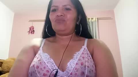 Snapshot of francy_froz chatting on March 1, 3:43 am francy froz online show from March 1, 3:43 am