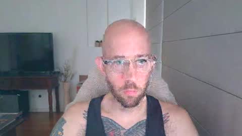 frank_perry2332 online show from April 21, 11:18 pm