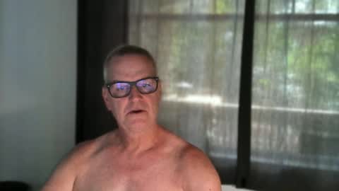Snapshot of frankfruter10 chatting on June 15, 1:35 pm hung4fun online show from June 15, 1:35 pm