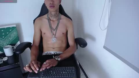 Snapshot of franklinn_23 chatting on October 31, 6:09 pm Franklinn 23 online show from October 31, 6:09 pm