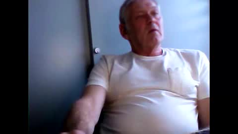 Snapshot of frannkboy61 chatting on April 16, 6:30 pm frannkboy61 online show from April 16, 6:30 pm
