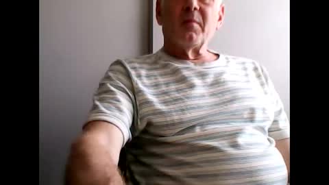 Snapshot of frannkboy61 chatting on May 4, 2:02 pm frannkboy61 online show from May 4, 2:02 pm