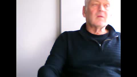 Snapshot of frannkboy61 chatting on May 17, 5:31 pm frannkboy61 online show from May 17, 5:31 pm