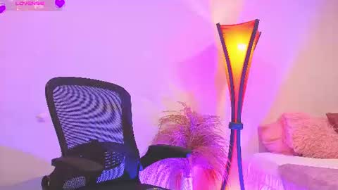 Snapshot of fransheskarossi_ chatting on June 16, 11:46 am Fransheska online show from June 16, 11:46 am