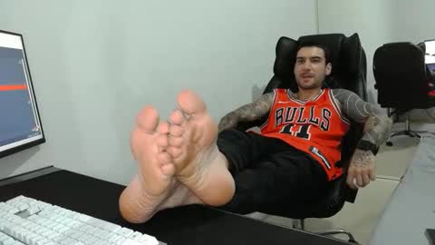 Snapshot of fraser_guilen chatting on October 18, 3:53 am Fraser online show from October 18, 3:53 am