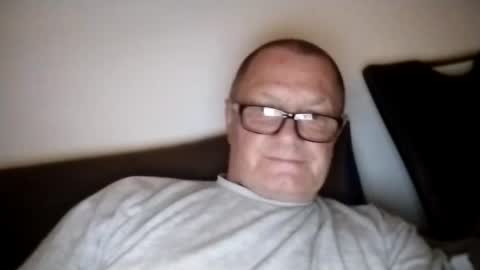 Snapshot of frauenfeind1 chatting on September 18, 6:26 am Wolfi online show from September 18, 6:26 am