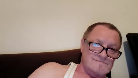 Snapshot of frauenfeind1 chatting on April 2, 6:44 am Wolfi online show from April 2, 6:44 am
