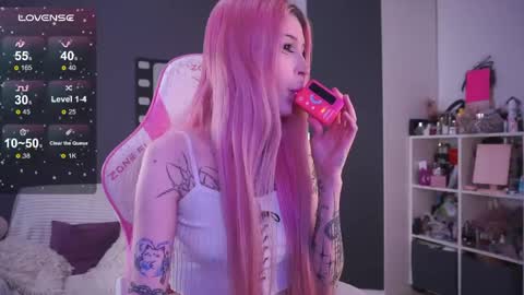 Snapshot of fraulein_mooon chatting on May 2, 7:08 pm Asya UwU online show from May 2, 7:08 pm