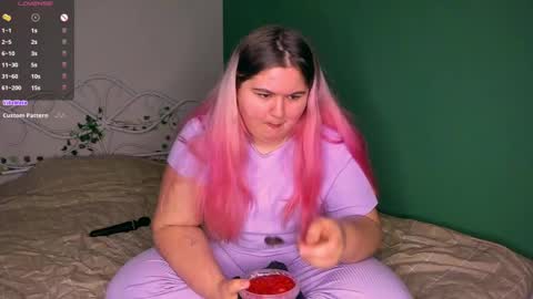 Snapshot of freakcute_friends chatting on January 14, 2:00 pm Alice online show from January 14, 2:00 pm