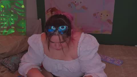 Snapshot of freakcute_friends chatting on February 27, 9:25 pm Alice online show from February 27, 9:25 pm