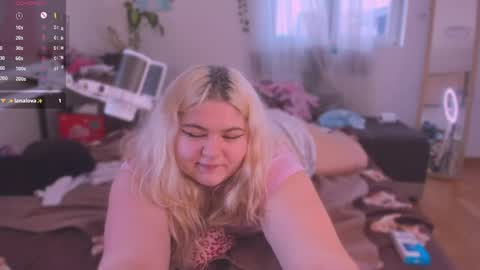 Snapshot of freakcute_friends chatting on May 11, 4:04 pm Alice online show from May 11, 4:04 pm