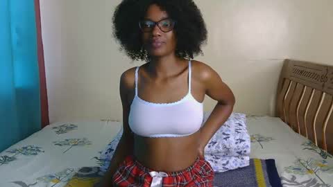 Nessa-Independent model online show from December 9, 6:12 am