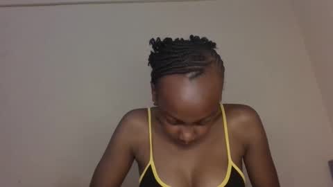 Snapshot of freaky_beauty chatting on May 29, 12:58 pm freaky_beauty online show from May 29, 12:58 pm