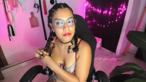 Snapshot of freaky_lia chatting on May 16, 2:19 am Lia Gomez online show from May 16, 2:19 am