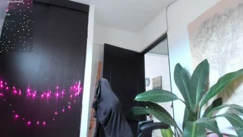 Snapshot of freaky_lia chatting on May 25, 2:34 pm Lia Gomez online show from May 25, 2:34 pm