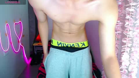Snapshot of freakymarkxxx chatting on April 29, 5:30 pm Mark online show from April 29, 5:30 pm
