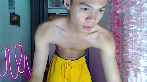 Snapshot of freakymarkxxx chatting on May 2, 3:50 pm Mark online show from May 2, 3:50 pm