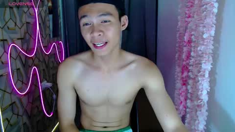Snapshot of freakymarkxxx chatting on May 20, 3:40 pm Mark online show from May 20, 3:40 pm