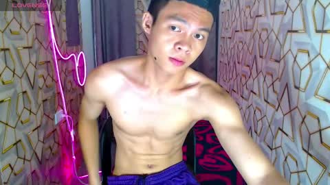 Snapshot of freakymarkxxx chatting on May 28, 9:17 am Mark online show from May 28, 9:17 am